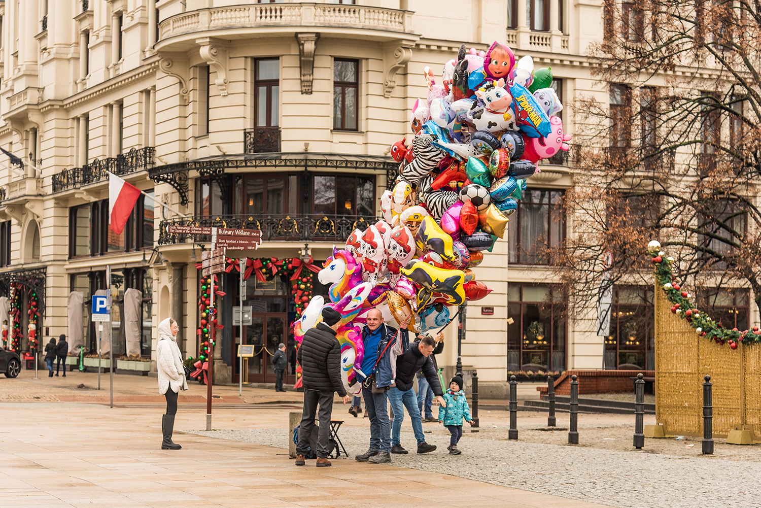 Street balloon vendor - Old Town Warsaw
